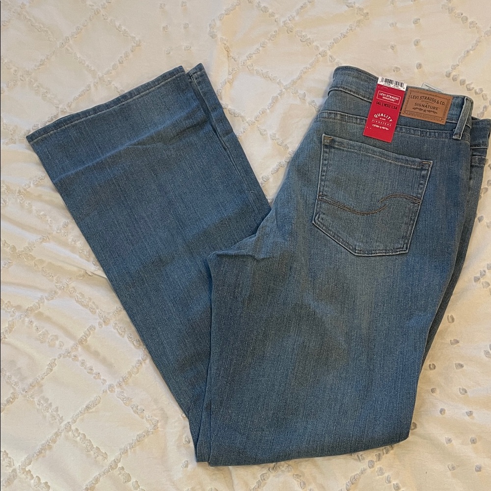 Levi's Women's Classic Blue Boot Cut Jeans nwt 14 long